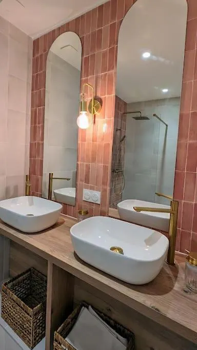 Suite Meraki - Luxe & Voyage - Jacuzzi & Cinema Saint-Etienne